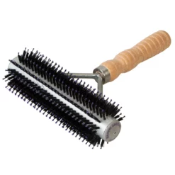 Wide Range Fluffer Brush
